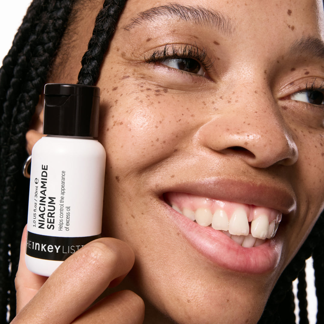 10-niacinamide-serum-duo-r3 Model01_d6be0920-41bd-4df2-8281-5a1face2e177.jpg