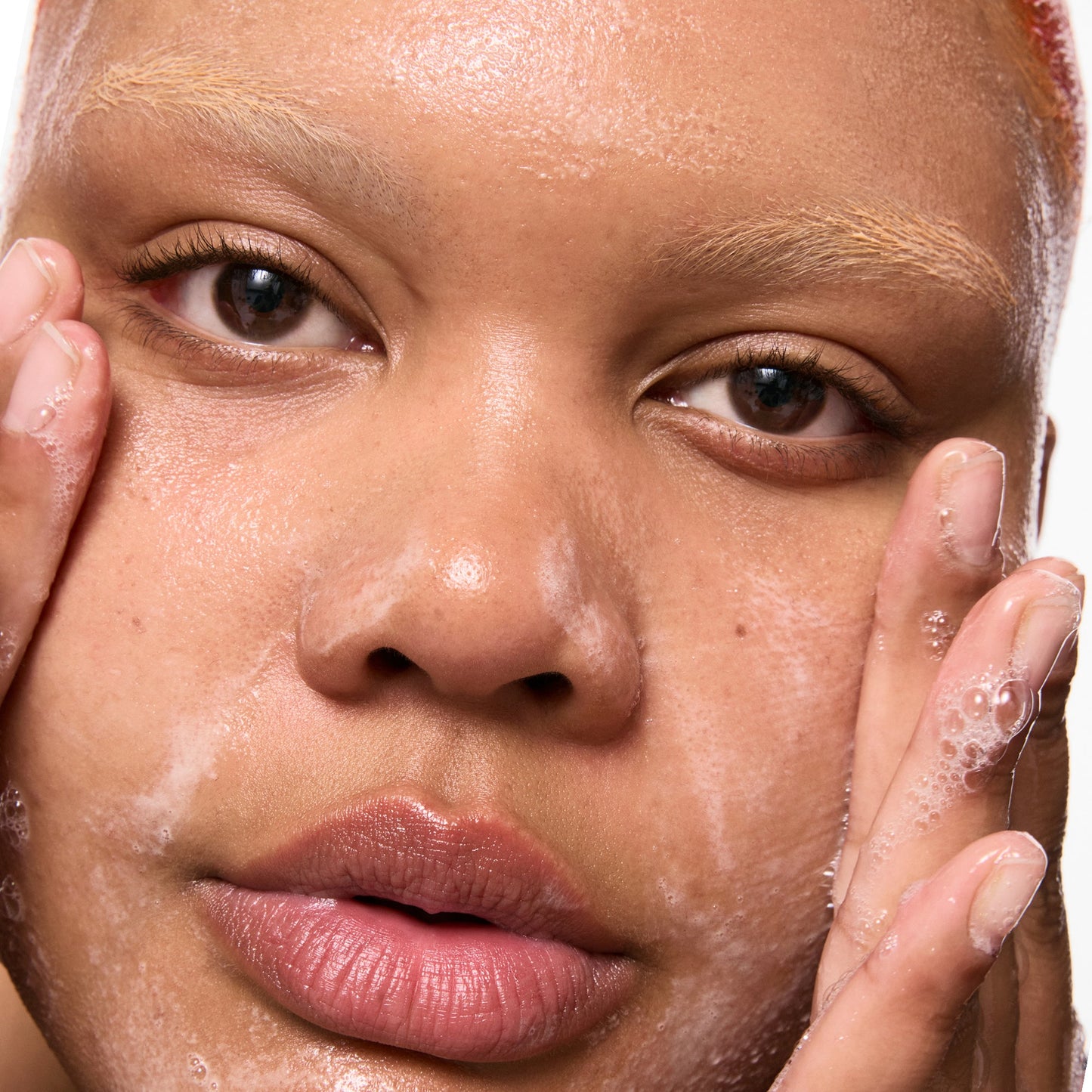 salicylic-acid-cleanser-150ml-a3 Omega50_Model_2000x2000-1_ce0a3018-d6f0-4ed9-a17d-0096b80b29f6.jpg